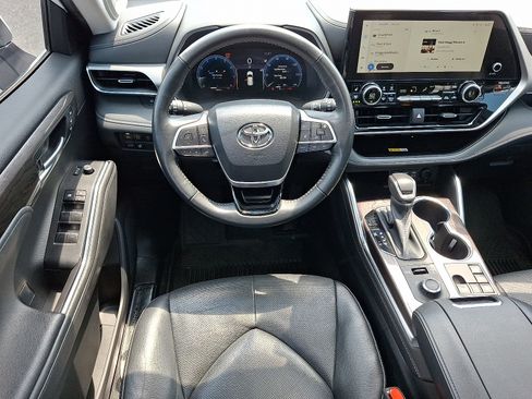Used 2023 Toyota Highlander Platinum AWD/4WD image 12
