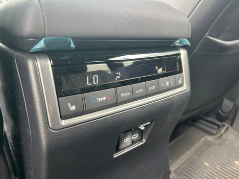 Used 2025 Lexus GX 550 w/ Accessory Package (2T) AWD/4WD image 31
