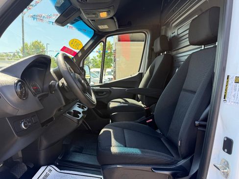 Used 2024 Mercedes-Benz Sprinter 2500 image 15