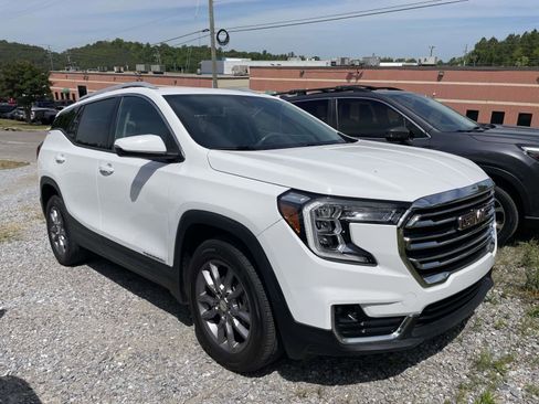 Used 2023 GMC Terrain SLT image 1