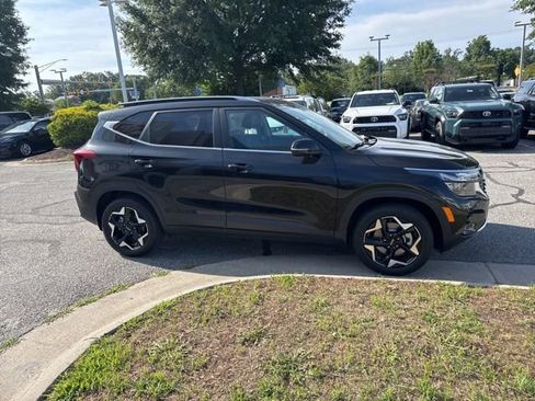 Used 2024 Kia Seltos EX AWD/4WD image 6