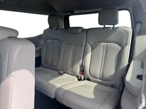 Used 2024 Jeep Wagoneer Series II w/ Flexible Seating Group AWD/4WD image 19
