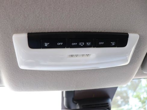 Used 2025 Nissan Versa SV FWD image 36