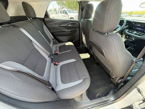Used 2025 Chevrolet TrailBlazer LT AWD/4WD image 4