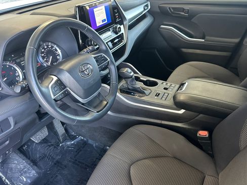 Certified 2025 Toyota Highlander LE AWD/4WD image 9