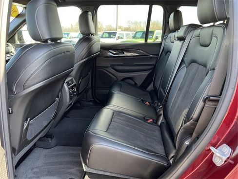 Certified 2023 Jeep Grand Cherokee Altitude image 4