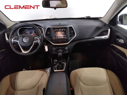 Used 2015 Jeep Cherokee Latitude w/ Cold Weather Group image 38