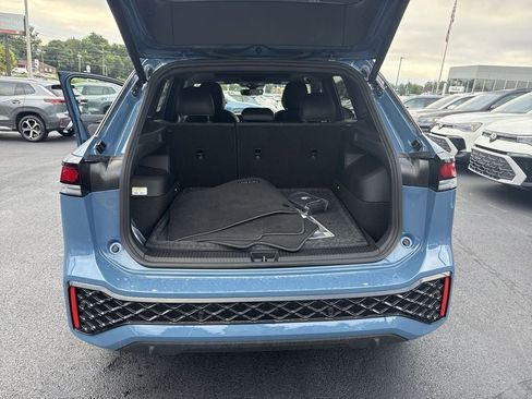 New 2025 Volkswagen Tiguan SE R-Line image 43