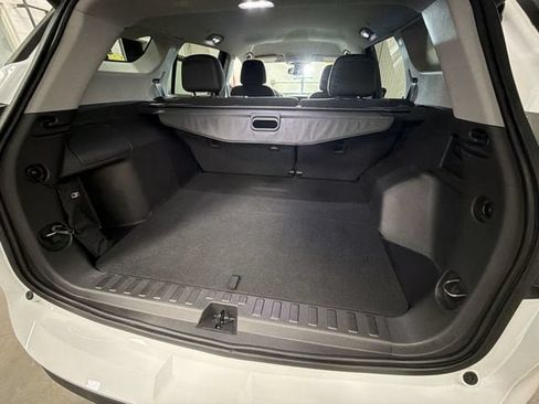 Used 2023 GMC Terrain SLE w/ Driver Convenience Package AWD/4WD image 28