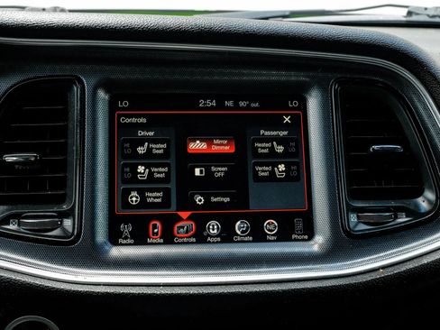 Used 2015 Dodge Challenger R/T Scat Pack w/ Scat Pack Appearance Package RWD image 19