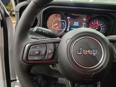 Certified 2026 Jeep Gladiator Rubicon AWD/4WD image 22