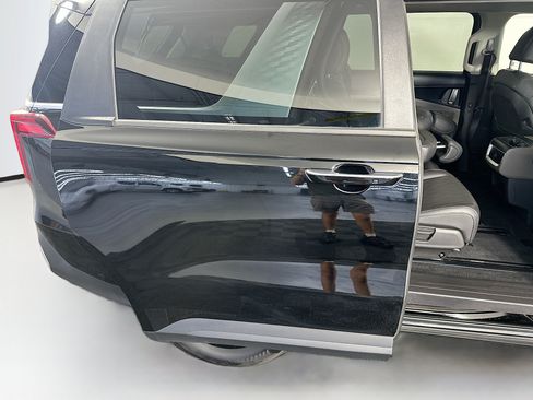 Used 2026 Kia Carnival FWD image 31