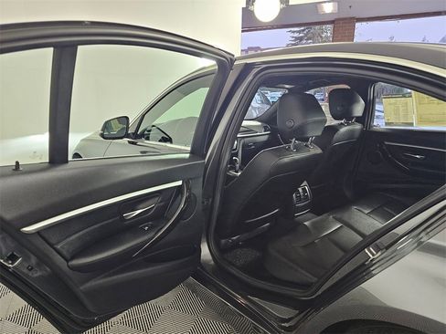 Used 2017 BMW 330i xDrive Sedan image 18