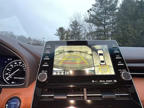 Used 2020 Toyota Avalon Limited image 19