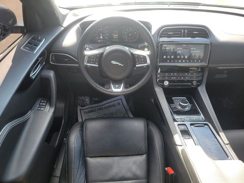 Used 2019 Jaguar F-PACE R-Sport AWD/4WD image 11