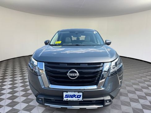 Used 2022 Nissan Pathfinder SL w/ SL Premium Package image 11