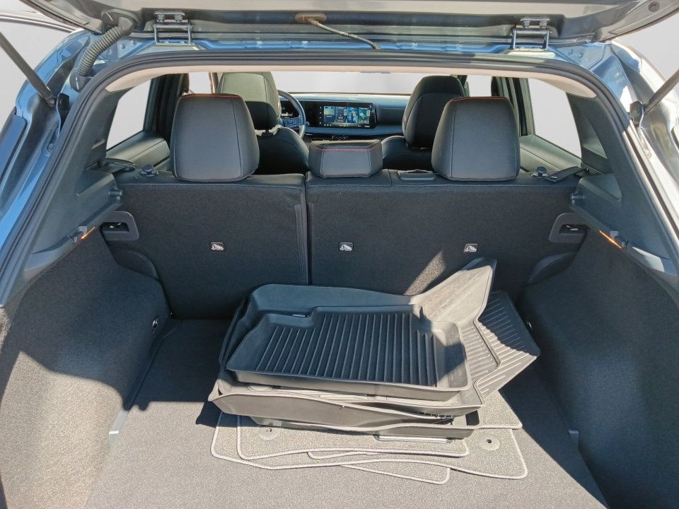 Used 2026 Nissan Kicks SR w/ SR Premium Package FWD image 15
