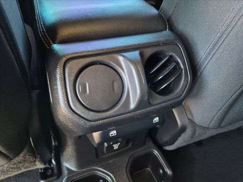 Used 2019 Jeep Wrangler Unlimited Sahara AWD/4WD image 17