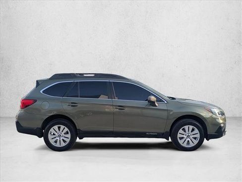 Used 2018 Subaru Outback 2.5i Premium AWD/4WD image 4