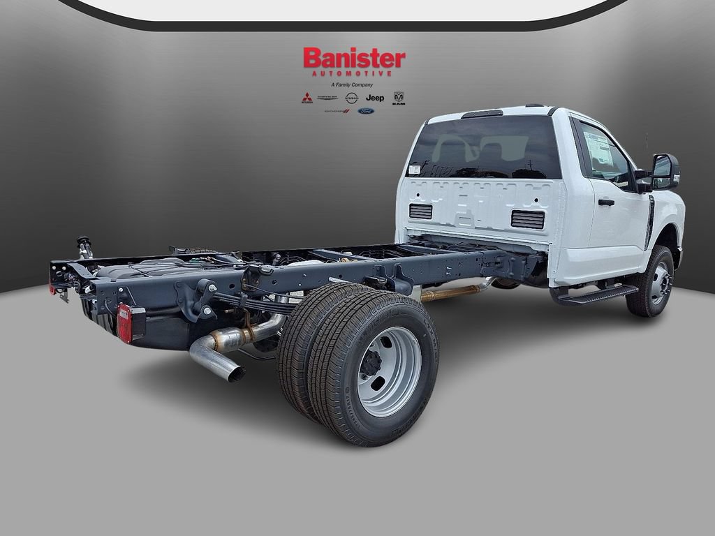 Used 2025 Ford F350 XLT AWD/4WD image 3