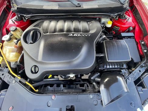 Used 2011 Dodge Avenger image 32