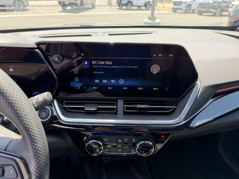 Used 2024 Chevrolet Trax RS w/ Sunroof Package FWD image 9