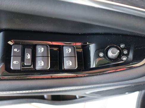 Used 2023 Jeep Grand Cherokee Overland AWD/4WD image 15