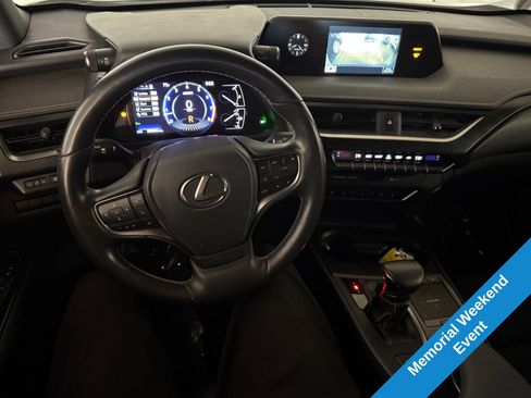 Used 2019 Lexus UX 200 w/ Premium Package FWD image 8