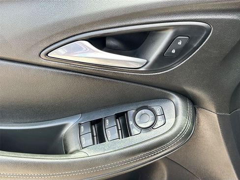 Used 2020 Buick Encore GX Preferred w/ Cold Weather Comfort Package FWD image 17