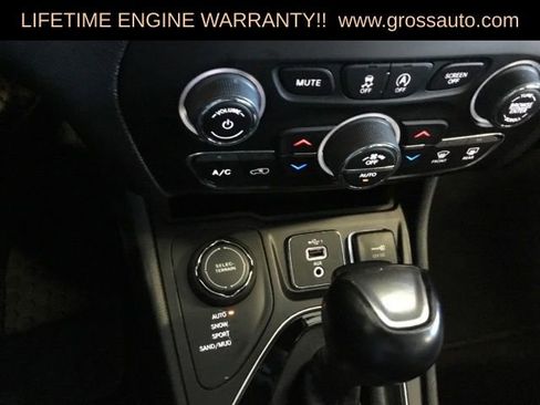 Used 2023 Jeep Cherokee Altitude Lux AWD/4WD image 16