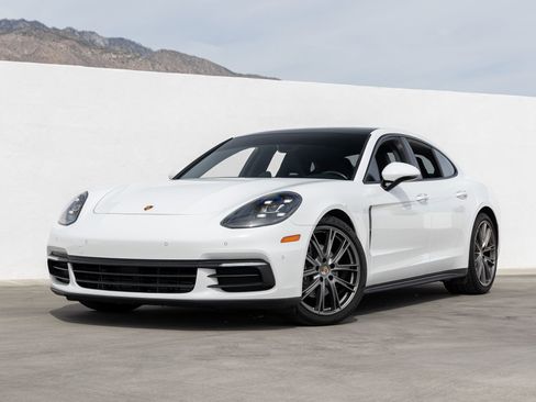 Certified 2020 Porsche Panamera image 1