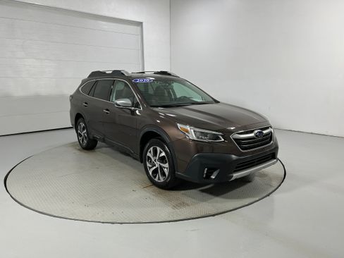 Used 2020 Subaru Outback Touring AWD/4WD image 2