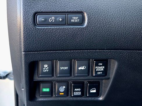 Used 2016 Nissan Rogue SV w/ SV Premium Package image 23