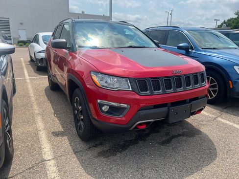 Used 2018 Jeep Compass Trailhawk w/ Leather Interior Group AWD/4WD image 2