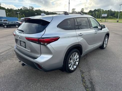 Used 2022 Toyota Highlander Limited FWD image 5
