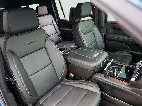 Used 2025 GMC Yukon XL Denali w/ Denali Reserve Package image 35