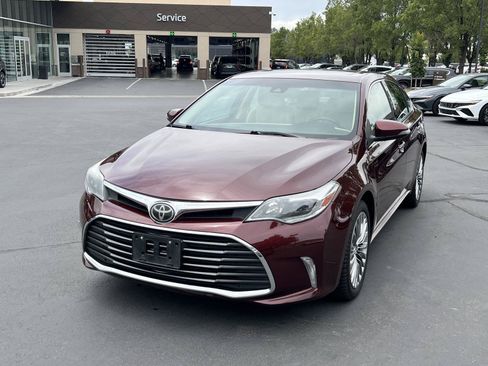 Used 2016 Toyota Avalon Limited FWD image 2