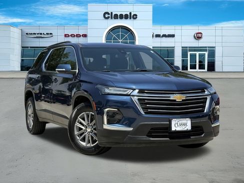 Used 2022 Chevrolet Traverse LT FWD image 1