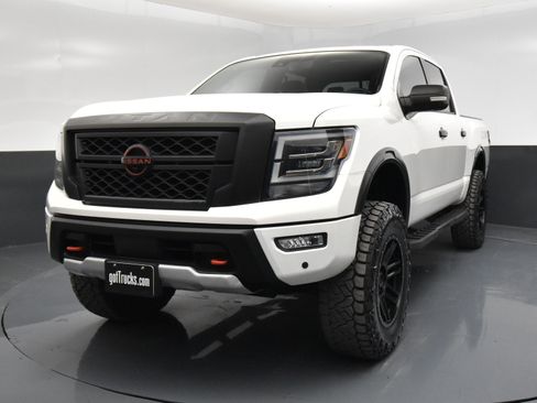 Used 2023 Nissan Titan PRO-4X w/ Pro-4x Convenience Package image 2