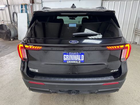 Used 2025 Ford Explorer ST-Line image 28