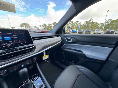 New 2026 Jeep Compass Latitude w/ Driver Assistance Group AWD/4WD image 25