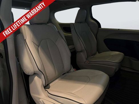 Used 2021 Chrysler Pacifica Limited w/ Premium & Safety Sphere Group FWD image 38
