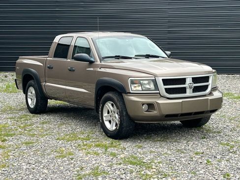 Used 2010 Dodge Dakota Big Horn w/ Premium Sound Group AWD/4WD image 2