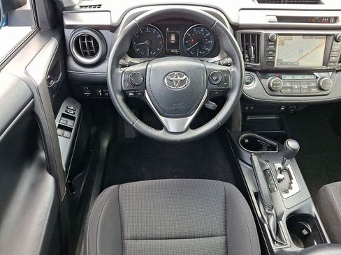 Used 2018 Toyota RAV4 XLE AWD/4WD image 12