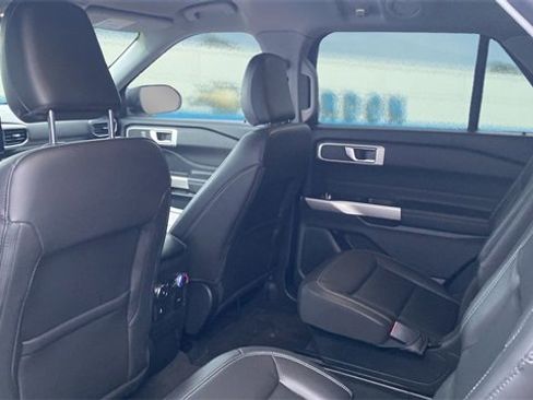 Used 2022 Ford Explorer XLT w/ Equipment Group 202A image 17