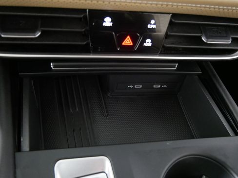 Certified 2025 Volkswagen Atlas Cross Sport SE image 29