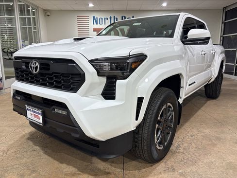 New 2025 Toyota Tacoma TRD Sport image 6