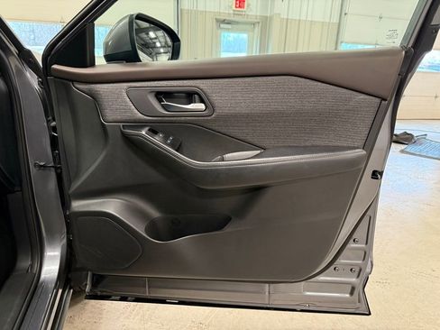 Used 2023 Nissan Rogue SV image 31