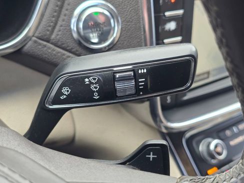 Used 2017 Lincoln Continental Select FWD image 31