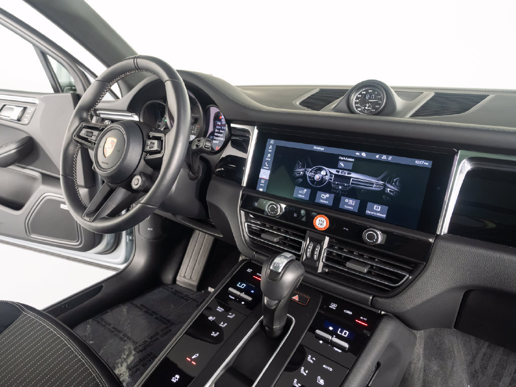 Certified 2026 Porsche Macan Turbo AWD/4WD image 36